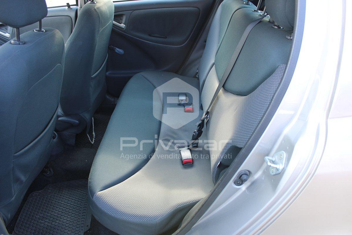 TOYOTA Yaris 1.3i 16V cat 5 porte Sol