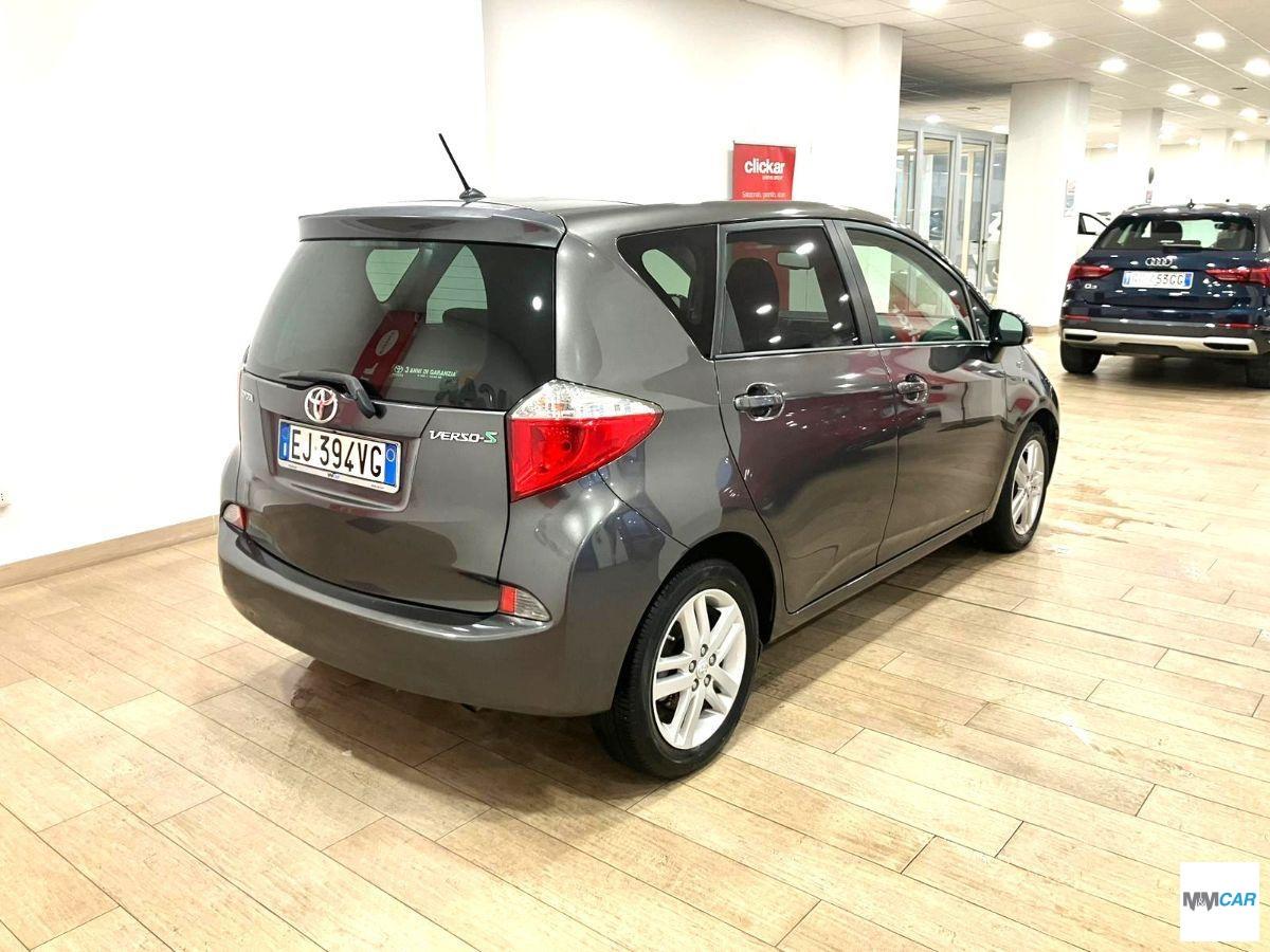 TOYOTA - Verso - 1.4D MT Active