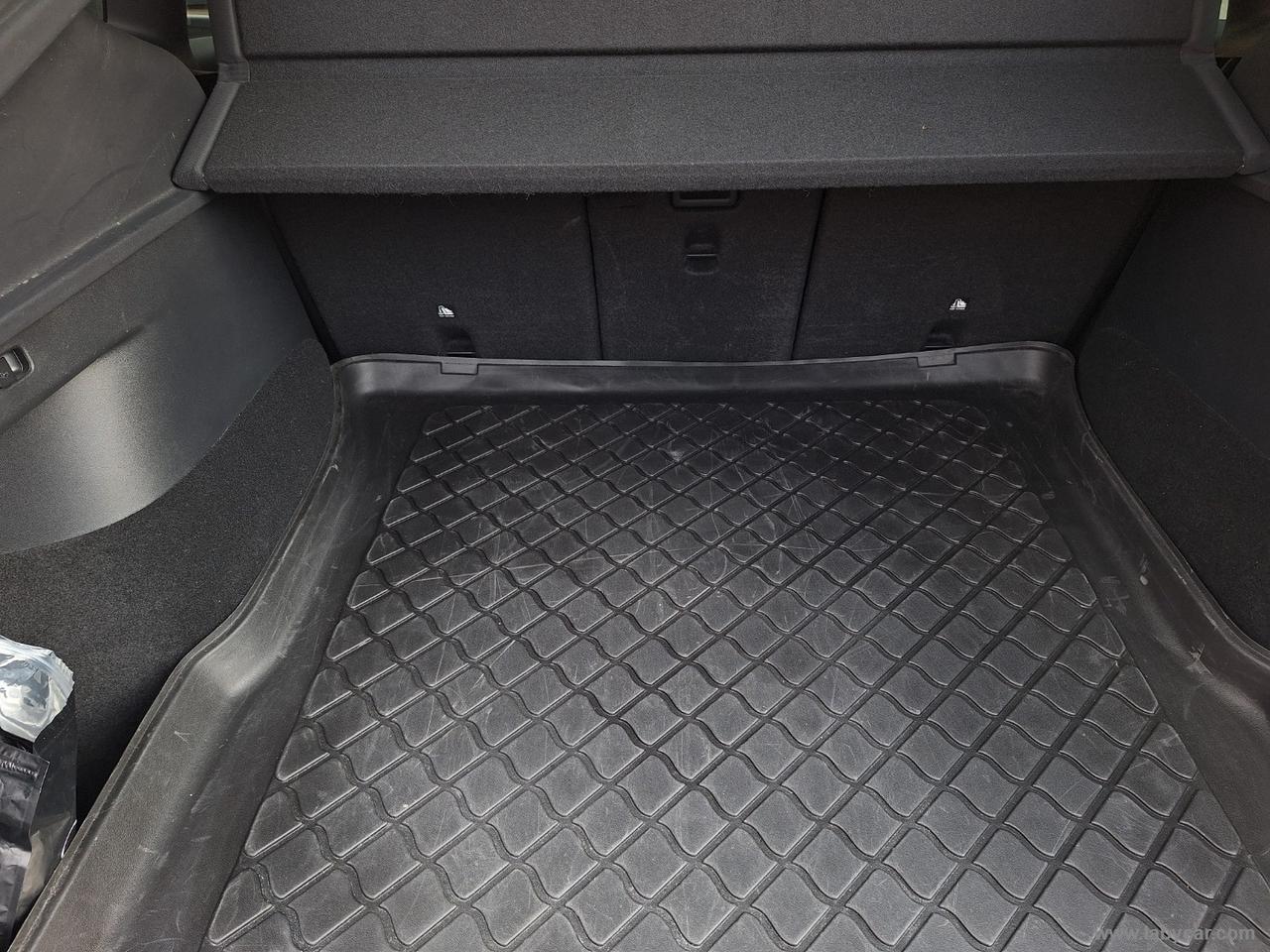 TESLA Model Y STANDARD RANGE RWD TETTO