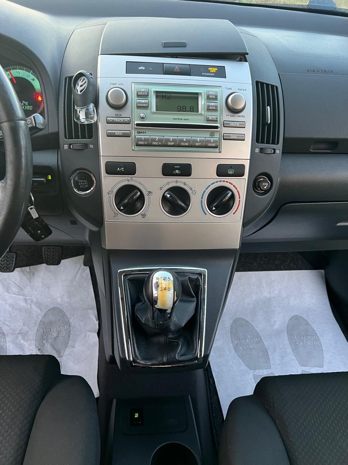 Toyota Corolla Verso 2.2 16V D-4D