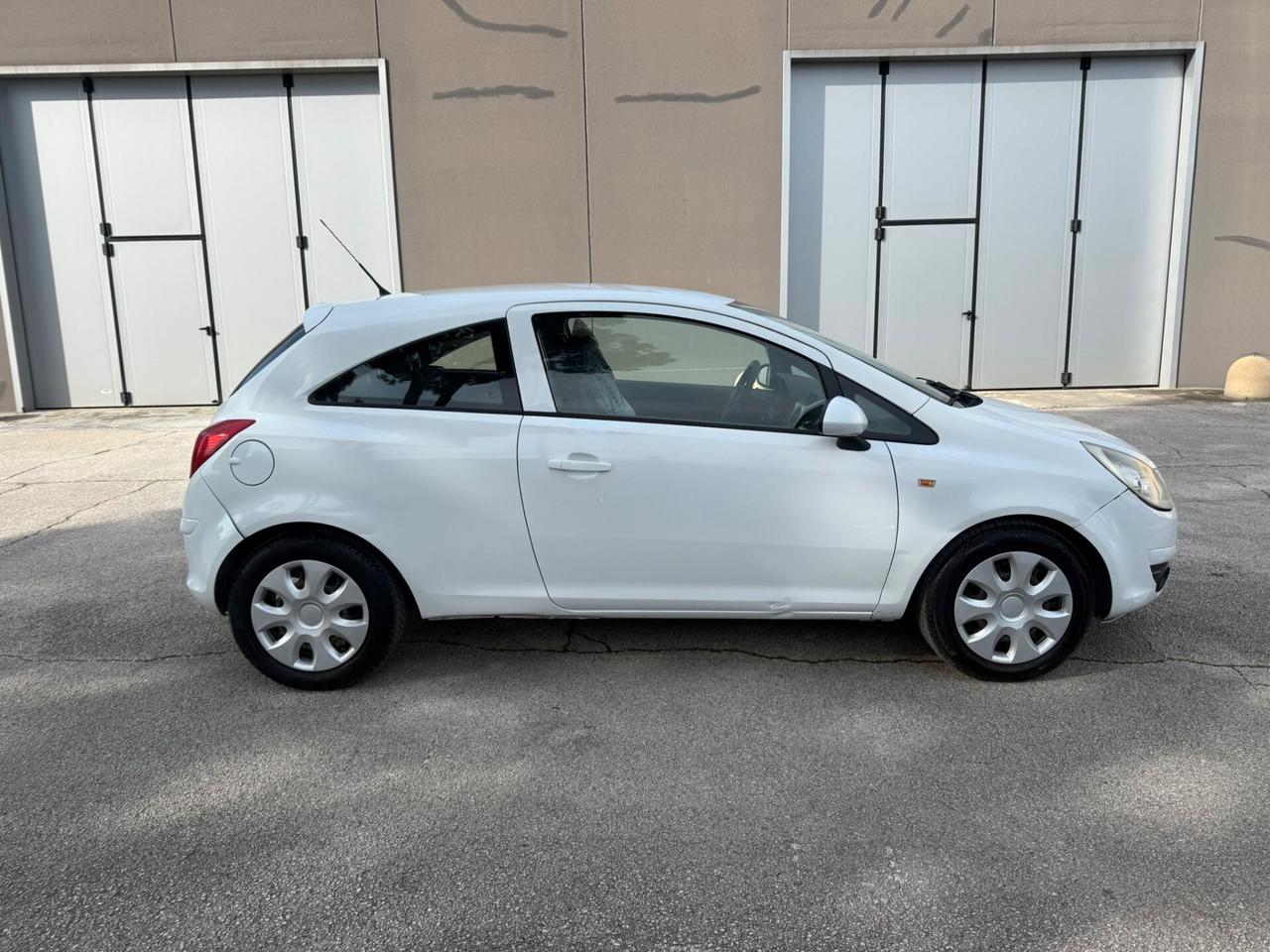 OPEL CORSA 1.2 METANO 2009 12 MESI DI GARANZIA