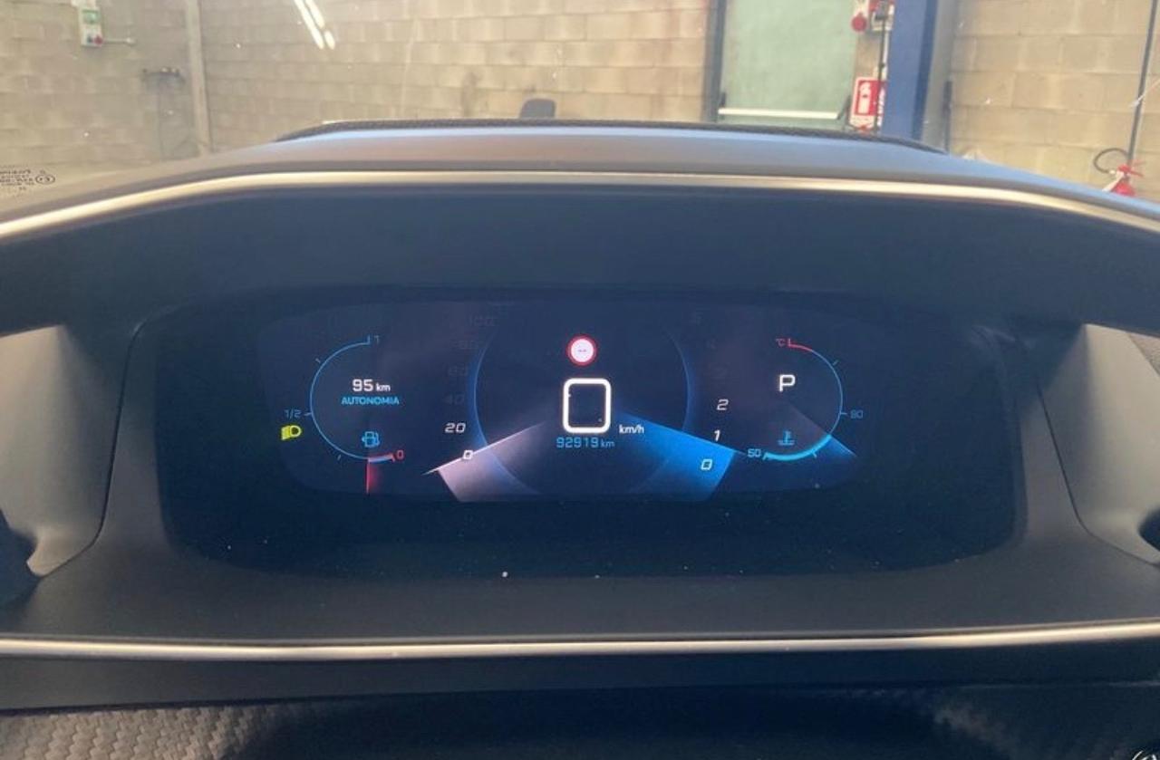 Peugeot 2008 PureTech 130 S&S EAT8 Allure