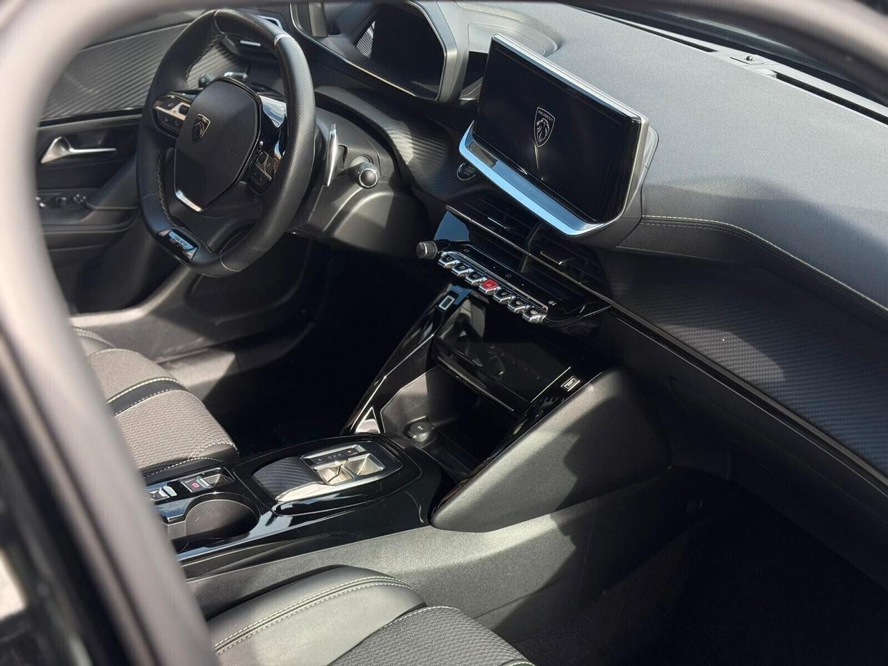 Peugeot 2008 PureTech 130 S&S EAT8 GT