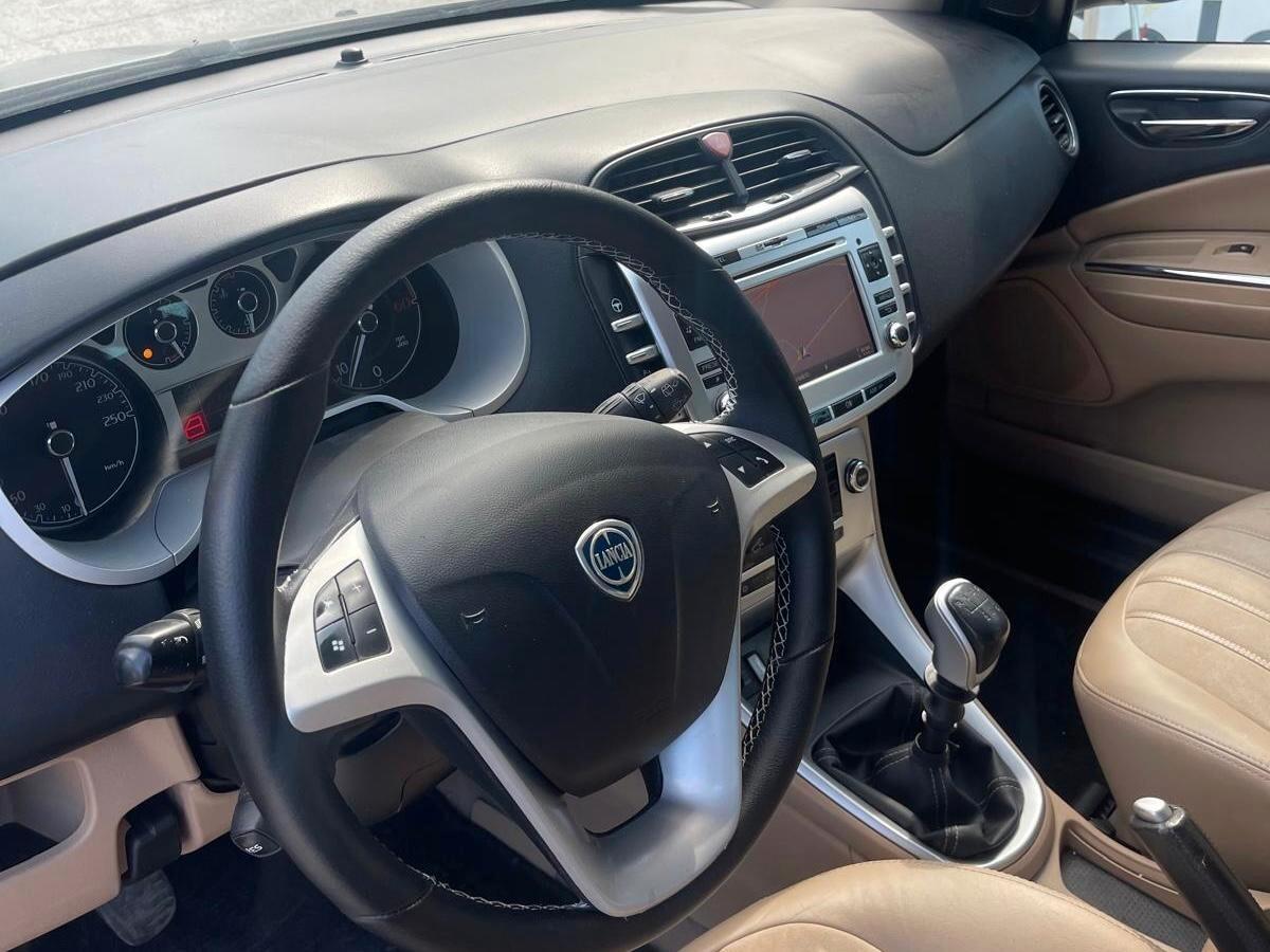Lancia Delta 1.9 MJT Twinturbo DPF Platinum