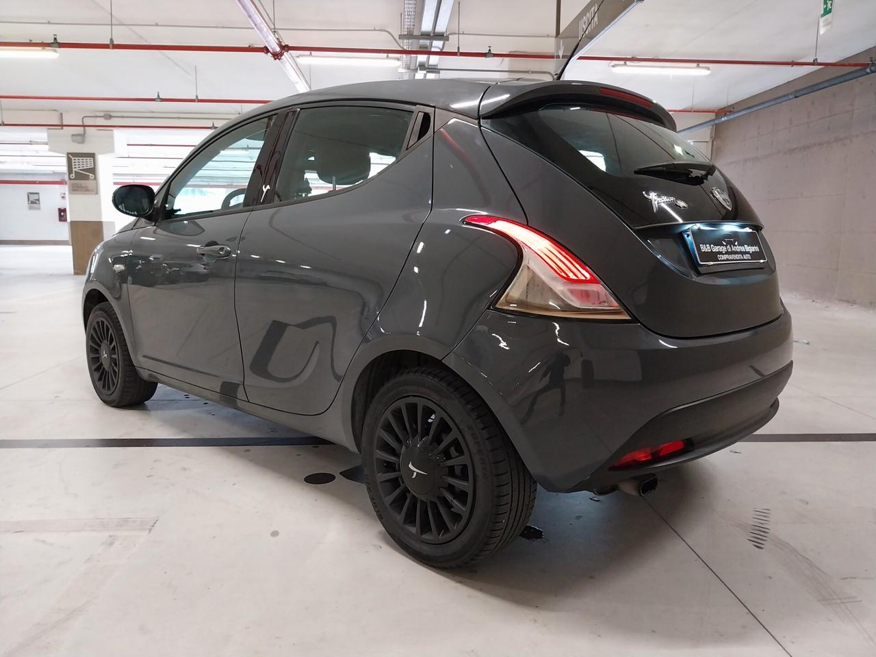 Lancia Ypsilon 1.2 69 CV 5 porte GPL Ecochic S Momodesign