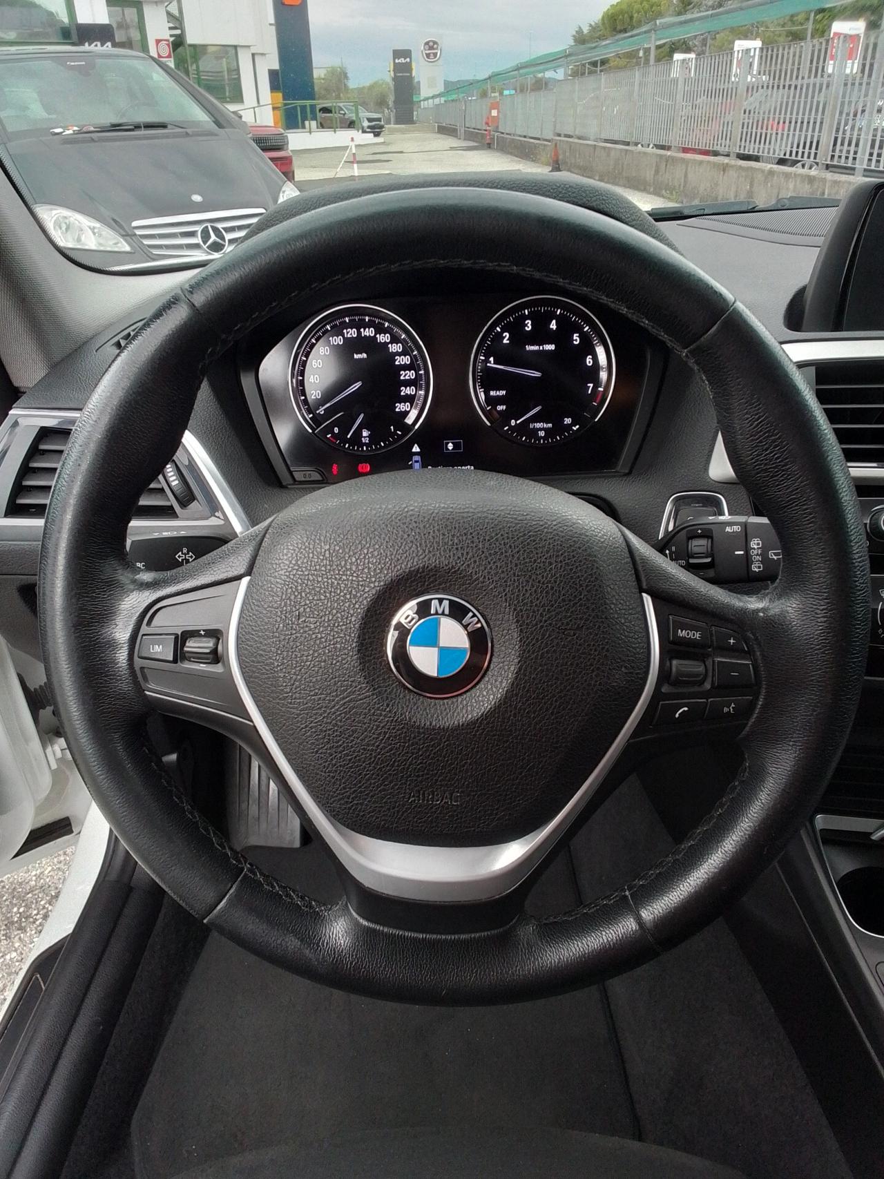Bmw 118i 5p. Advantage