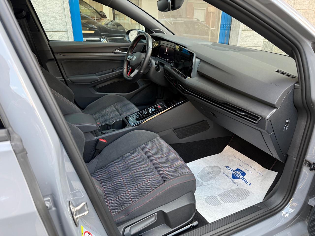 Volkswagen Golf GTI 2.0 TSI DSG PERFORMANCE