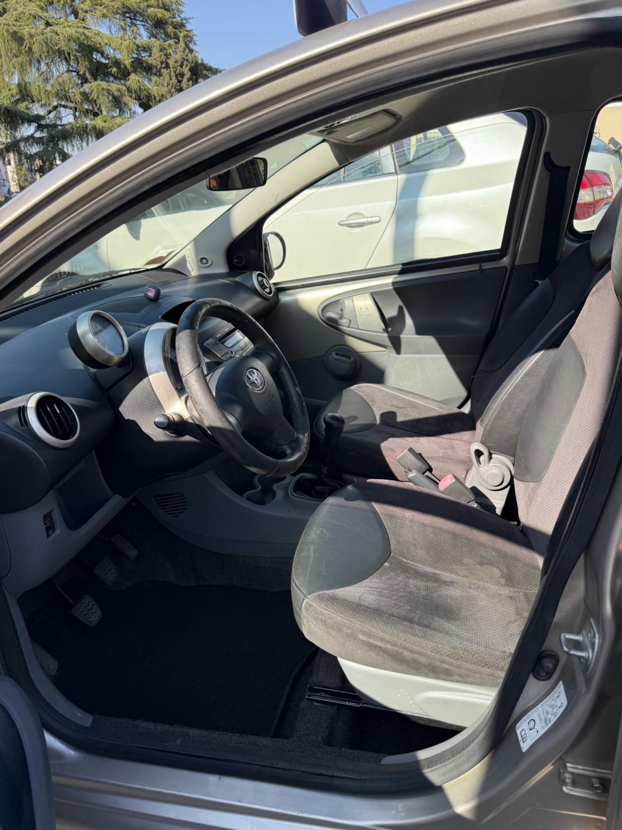 Toyota Aygo 1.0 12V VVT-i 5 porte Sol