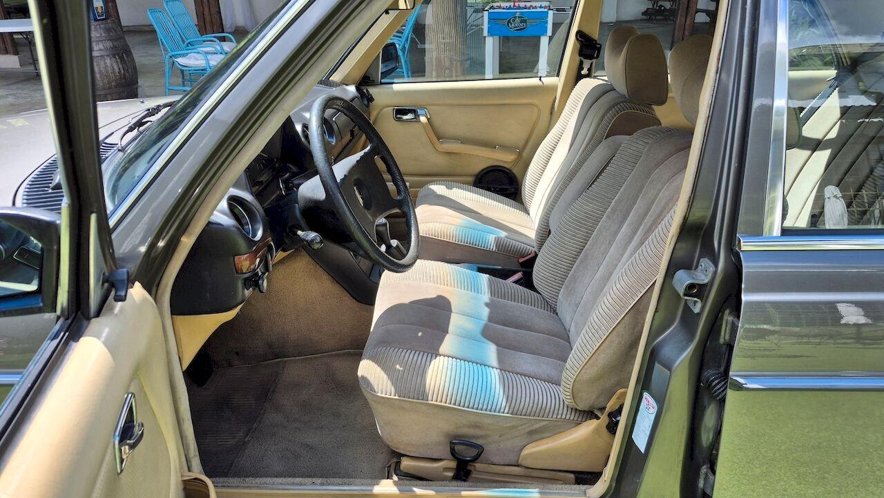 Mercedes-Benz 240 D Berlina W123 - 1980