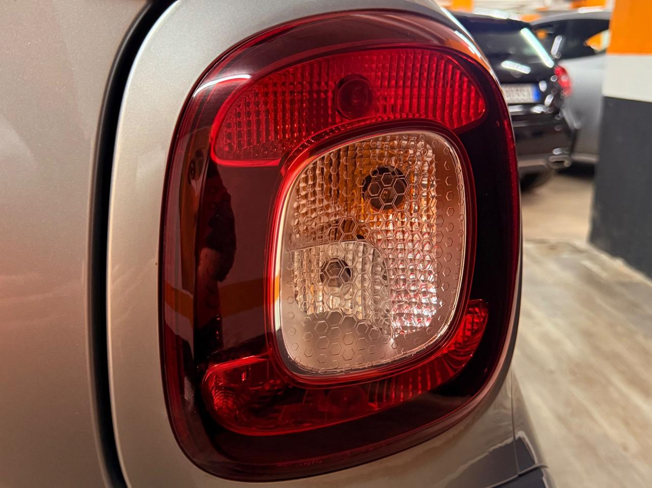 BELLISSIMA SMART FORTWO ADATTA A NEOPATENTATI CON TETTO PANORAMICO CON SOLI 69.625 KM