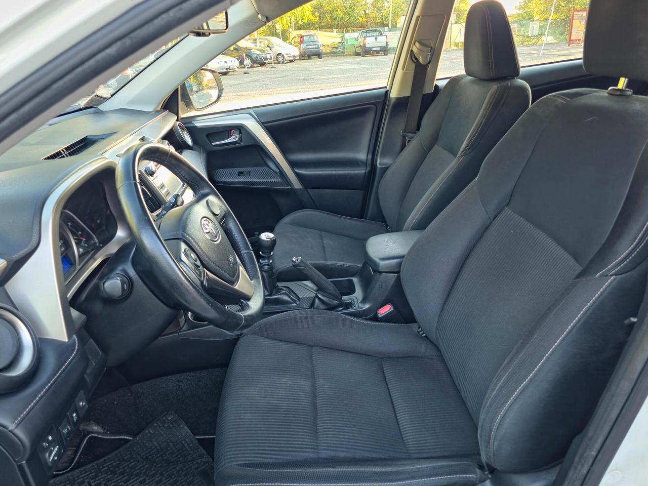 Toyota RAV 4 RAV4 2.0 D-4D 2WD CV-124 E5B Manuale NEO 2013