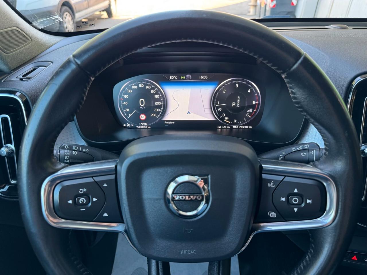 Volvo XC40 2.0 d4 Momentum AWD GEARTRONIC UNIPROP.