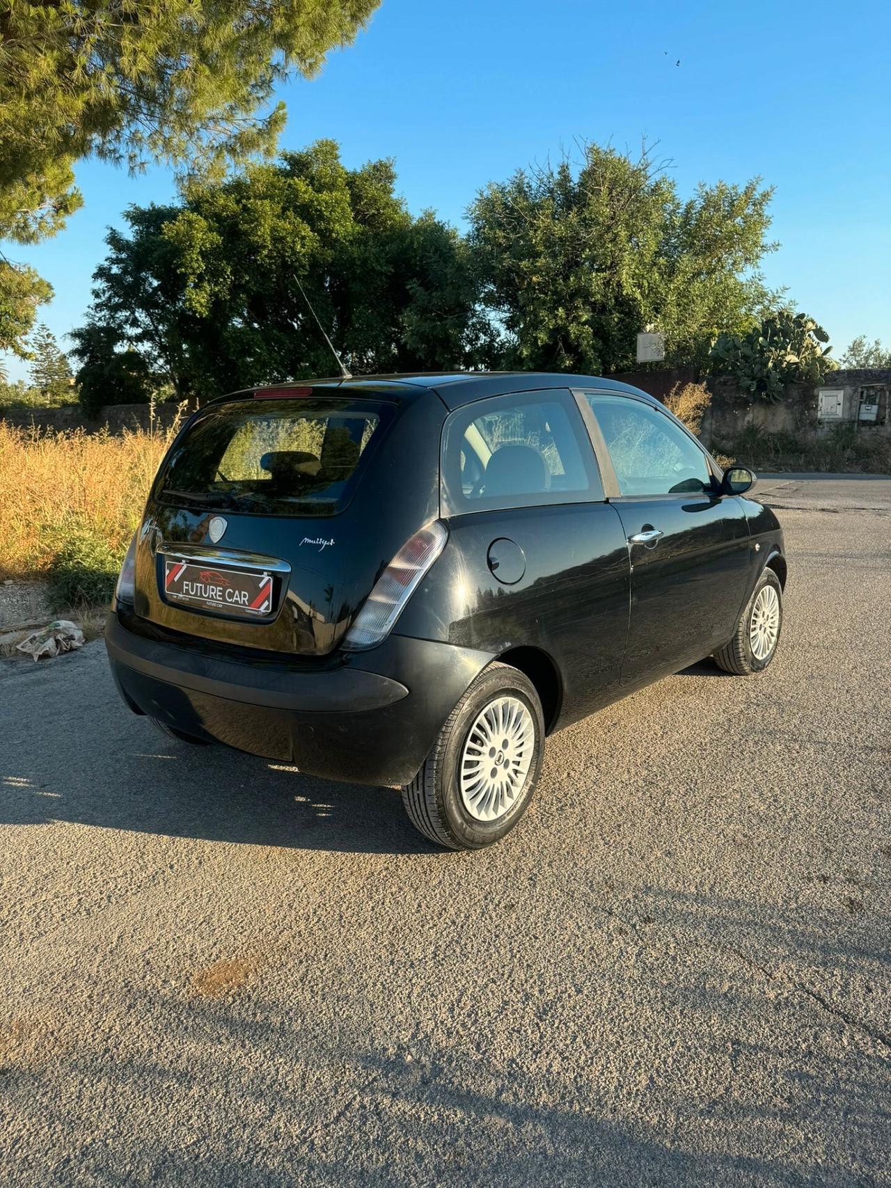 Lancia Ypsilon 1.3 MJT 75 CV Platino