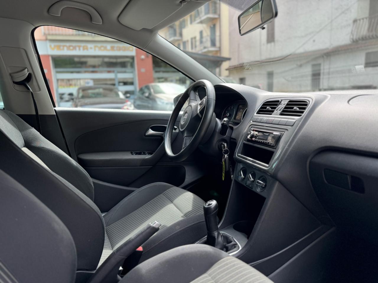Volkswagen Polo 1.4 5 porte - CON SENSORI PER IL PARCHEGGIO - OK NEOPATENTATI