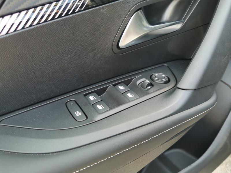 Peugeot 2008 2008 PureTech 100 S&S Allure