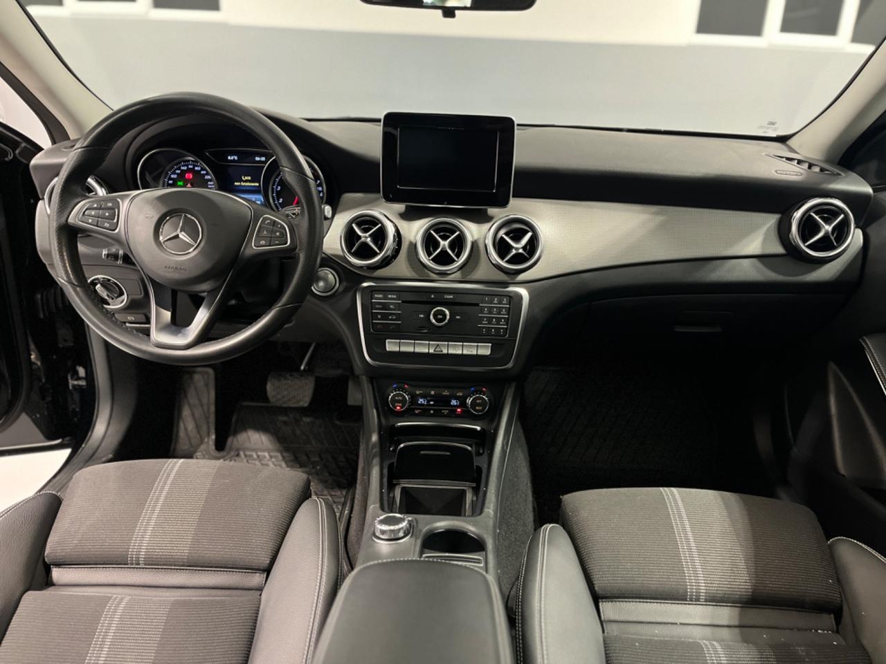 Mercedes-benz GLA 200 Sport 1.6 BENZINA, TETTO, CERTIFICATO MERCEDES!