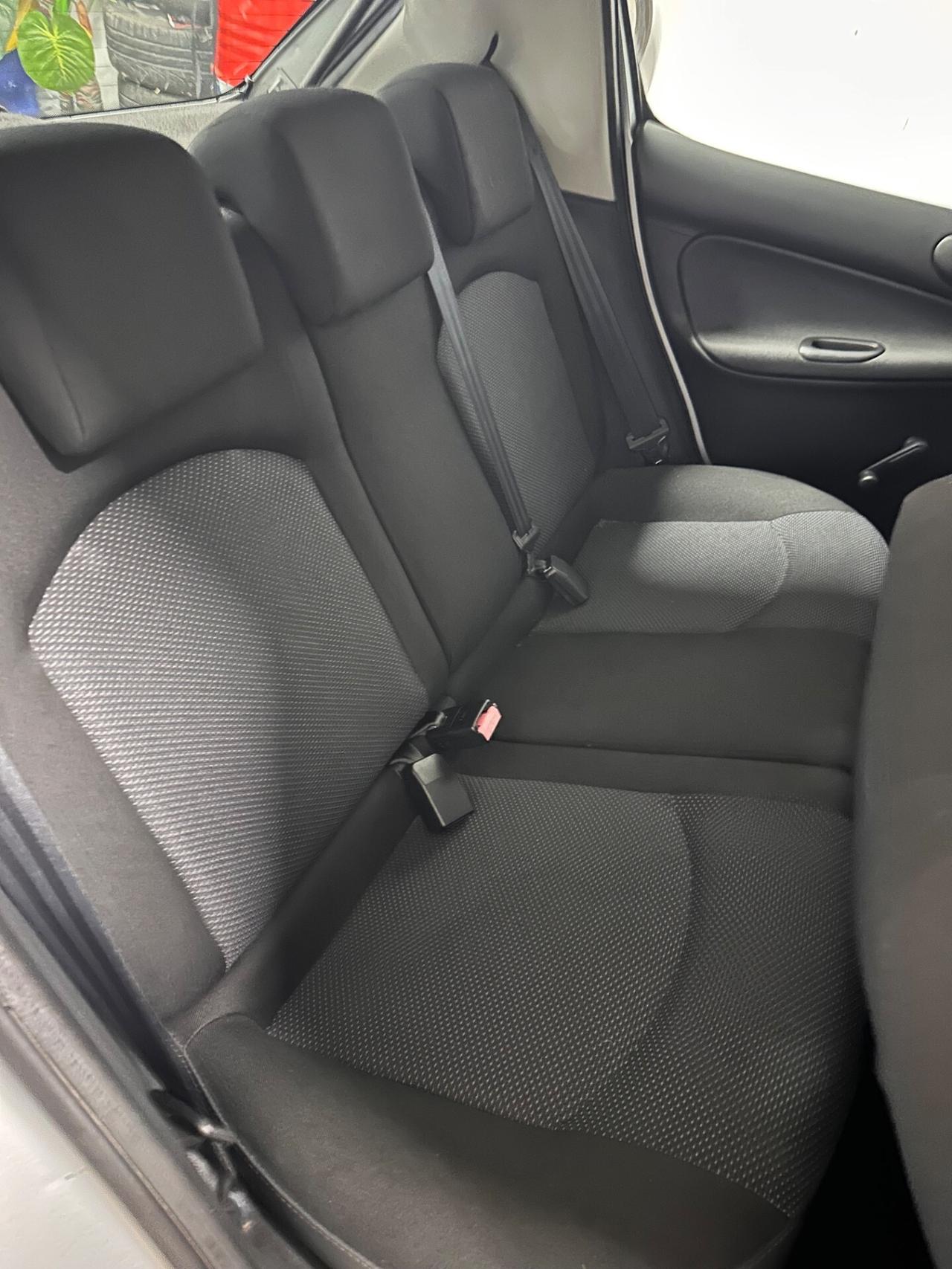 Peugeot 206 plus 1.1 2011