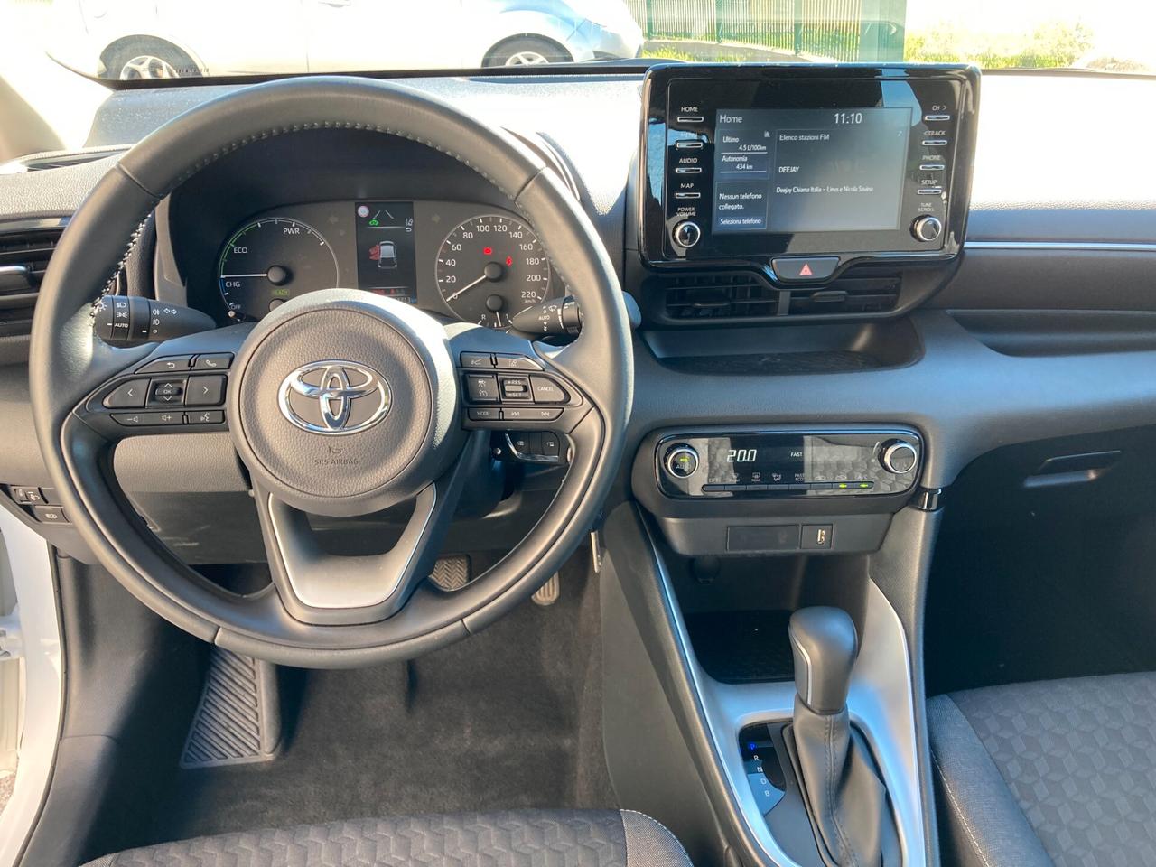 Toyota Yaris 1.5 Hybrid 5p. Active 14700 KM.
