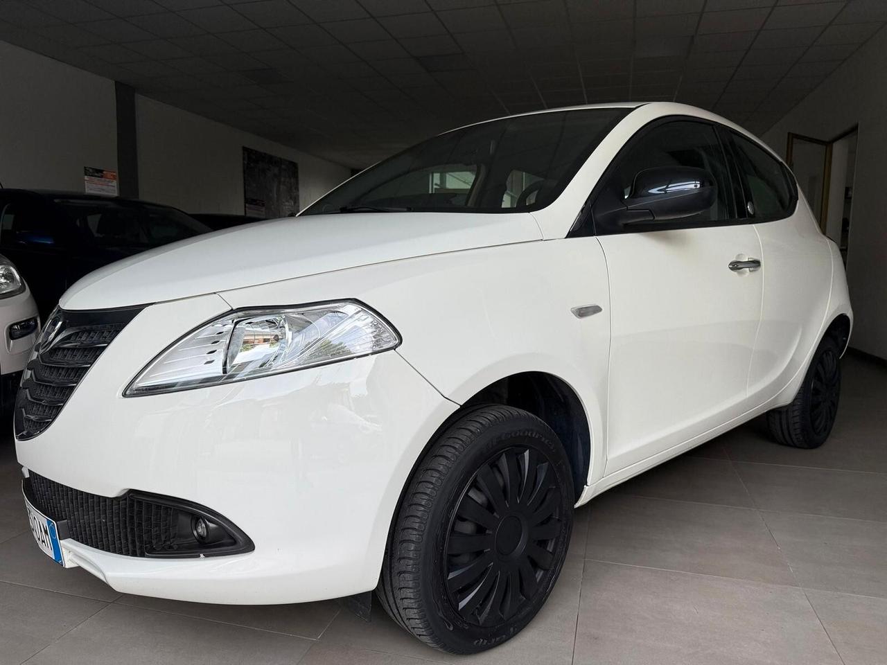 Lancia Ypsilon 0.9 TwinAir 85 CV 5 porte S&S DFN Gold