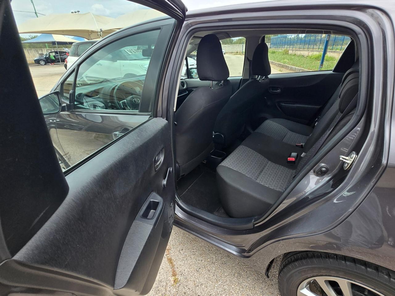 Toyota Yaris 1.0 5 porte Lounge del 2014