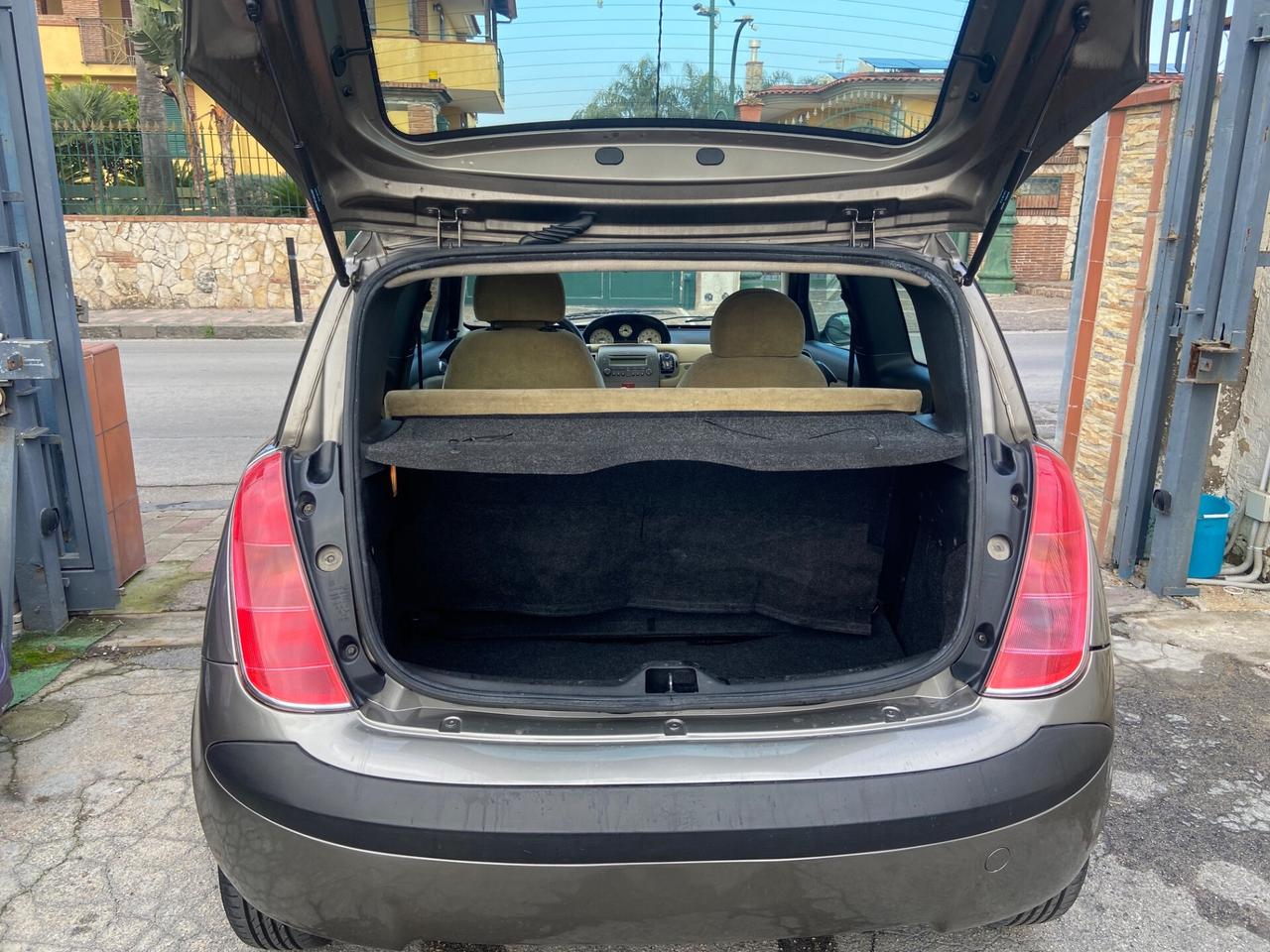 Lancia Ypsilon 1.3 Multijet 16V Argento. 3p