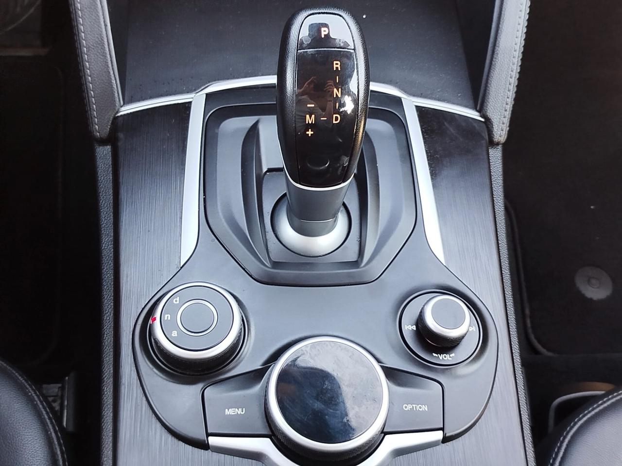 Stelvio 2.2 -180cv AT8 UNIPRO-CRONO TAGLIANDI- DISTRIBUZIONE FATTA-GARANZIA 12 MESI