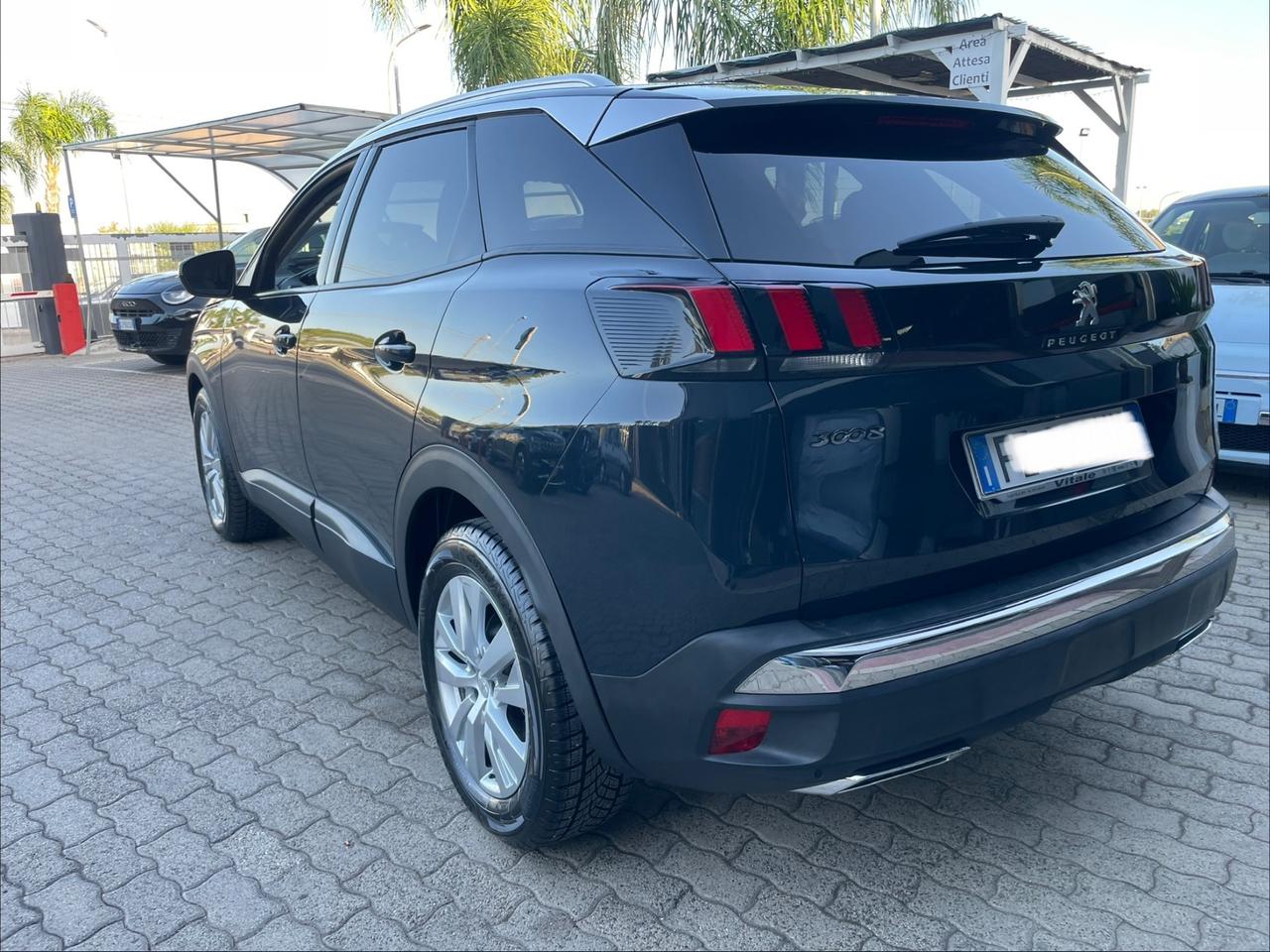 Peugeot 3008 BlueHDi cambio manuale sensori parcheggio ant-vetri privacy