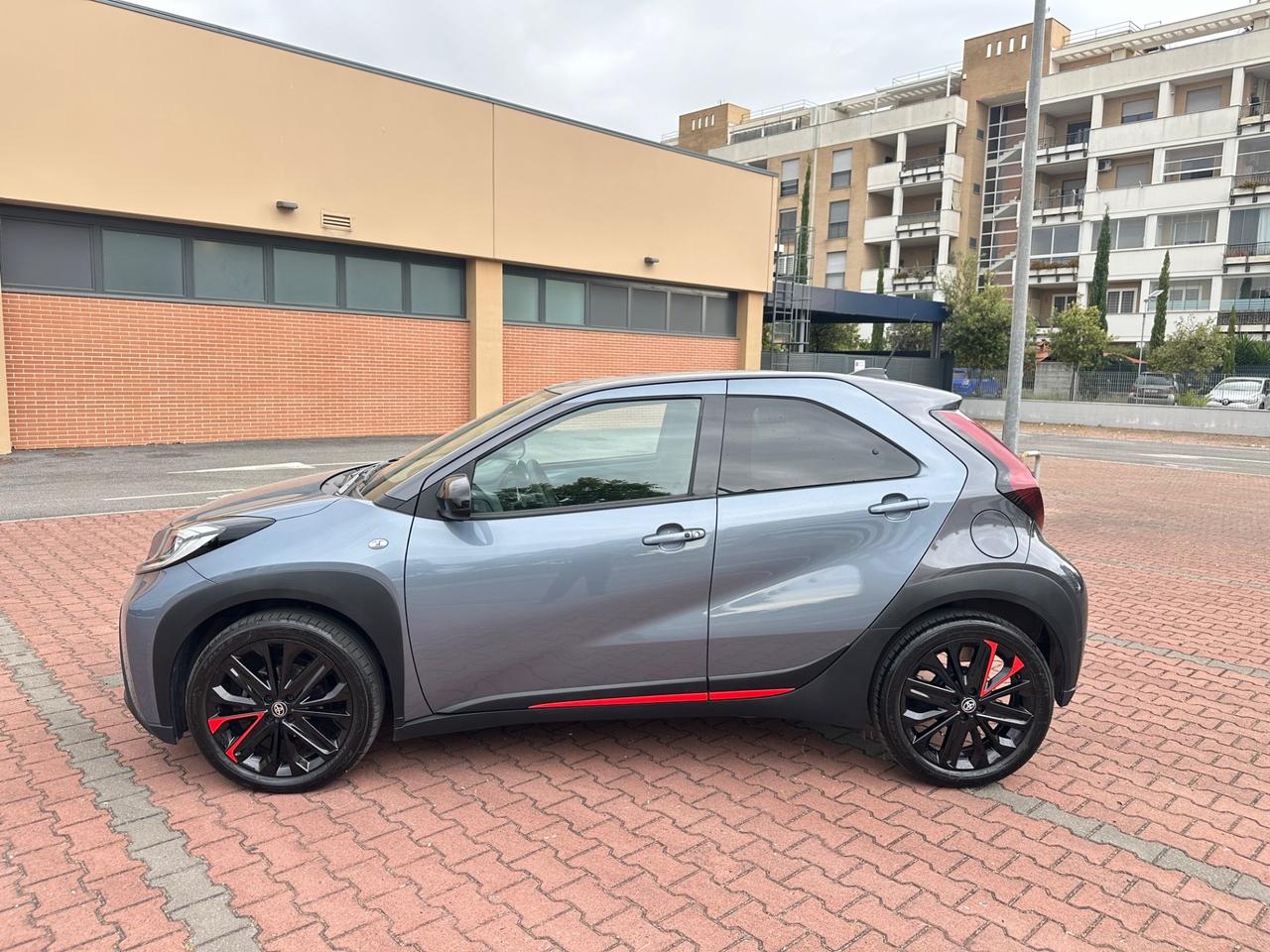 Toyota Aygo X Undercover Jun Takahashi *5.000 Esemplari