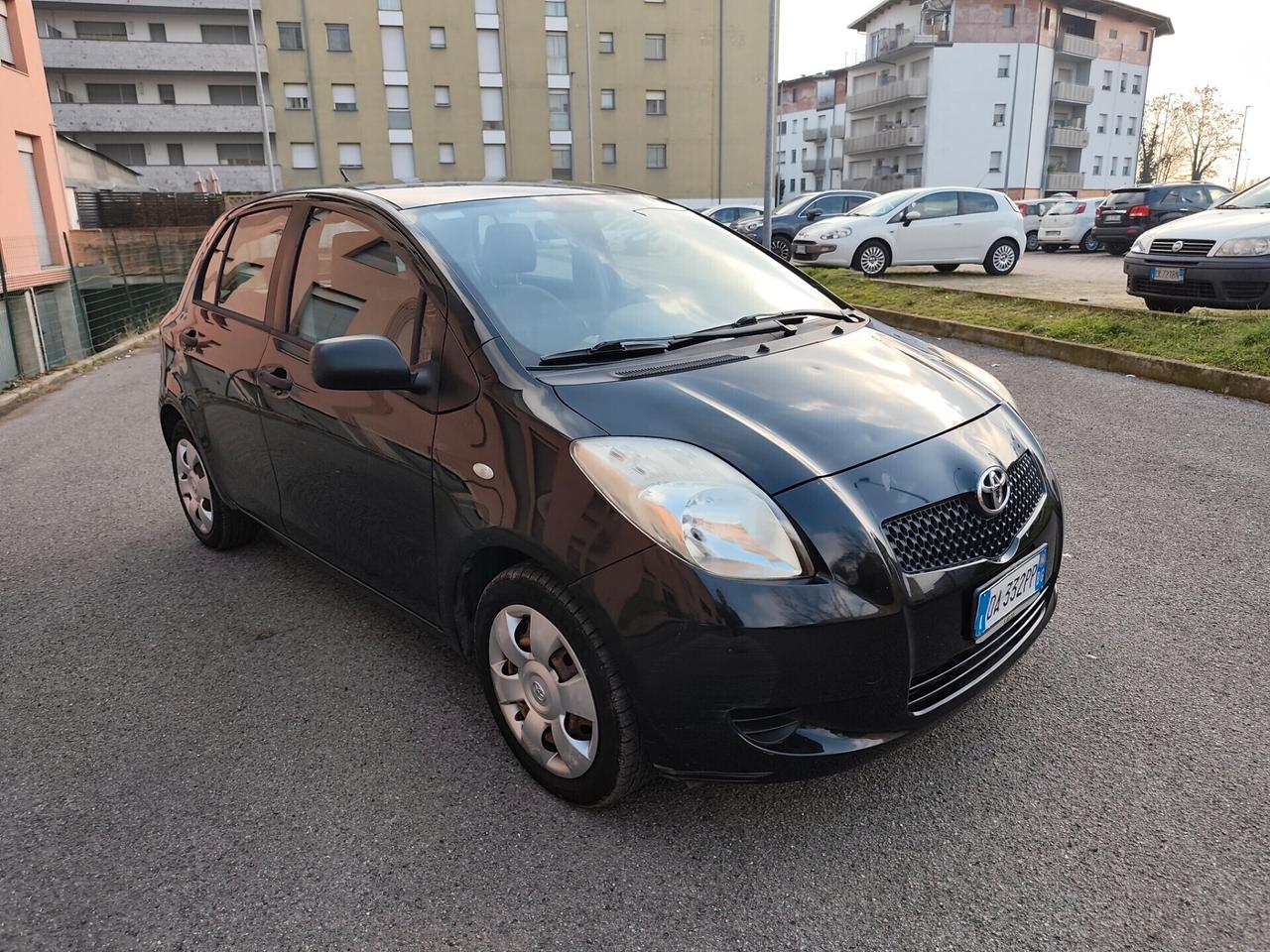Toyota Yaris 1.3 benz 5 porte frizione nuova