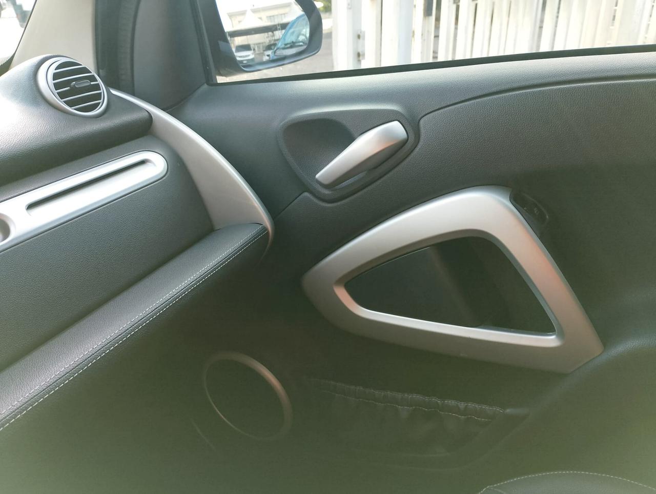 Smart ForTwo 1000 75 kW cabrio BRABUS