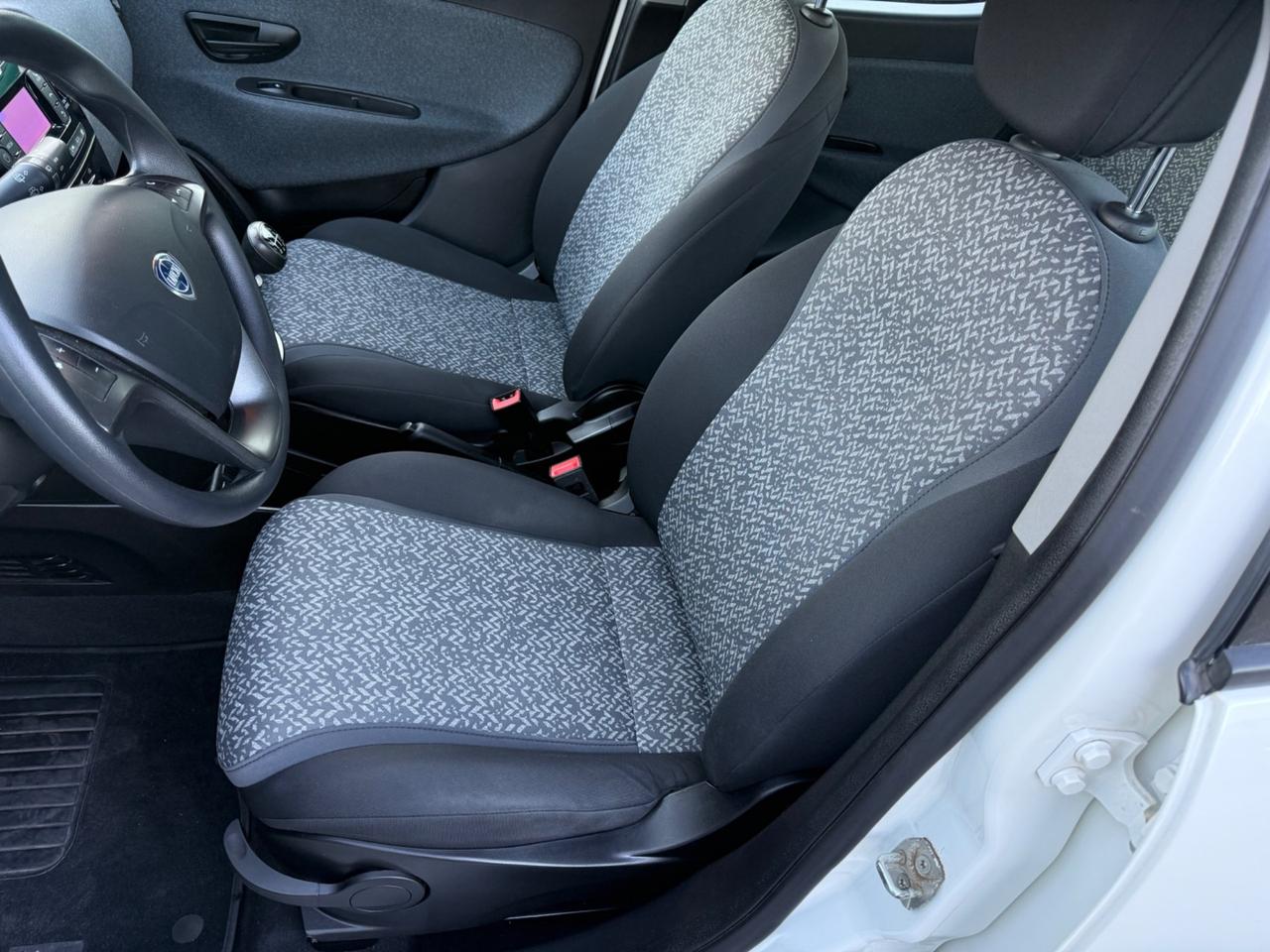 Lancia Ypsilon 1.0 69 Cv FireFly 5 porte S&S Hybrid Silver Plus