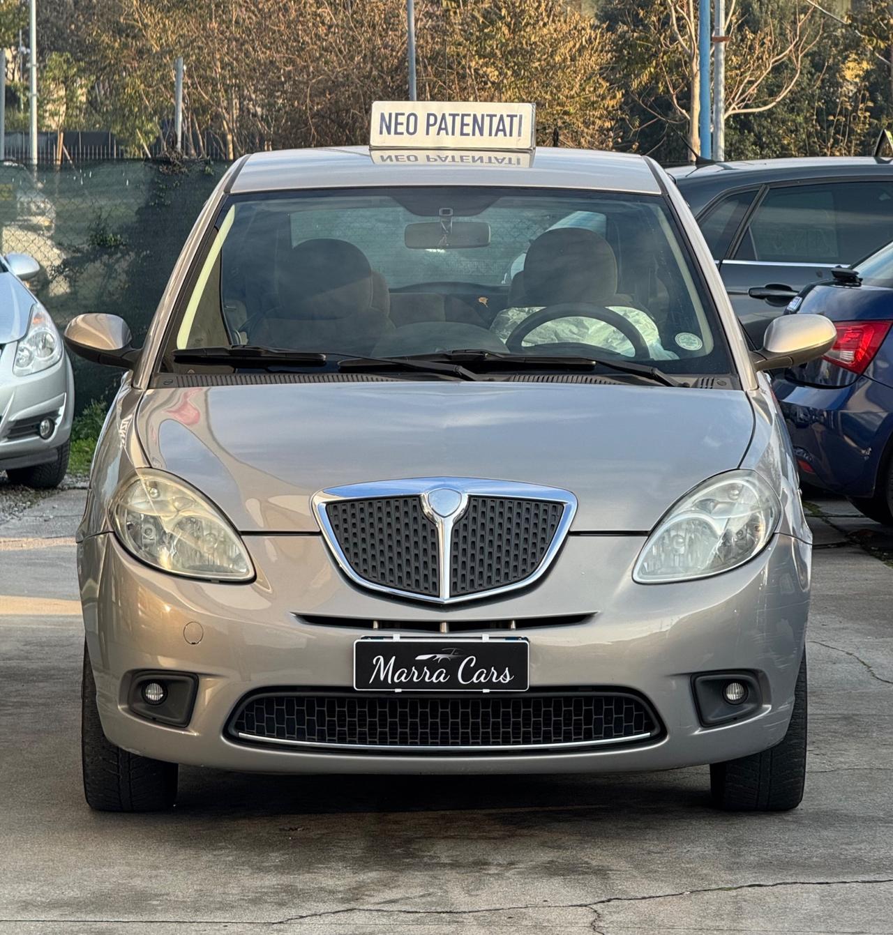 Lancia Ypsilon 1.4 Argento- NEOPATENTATI