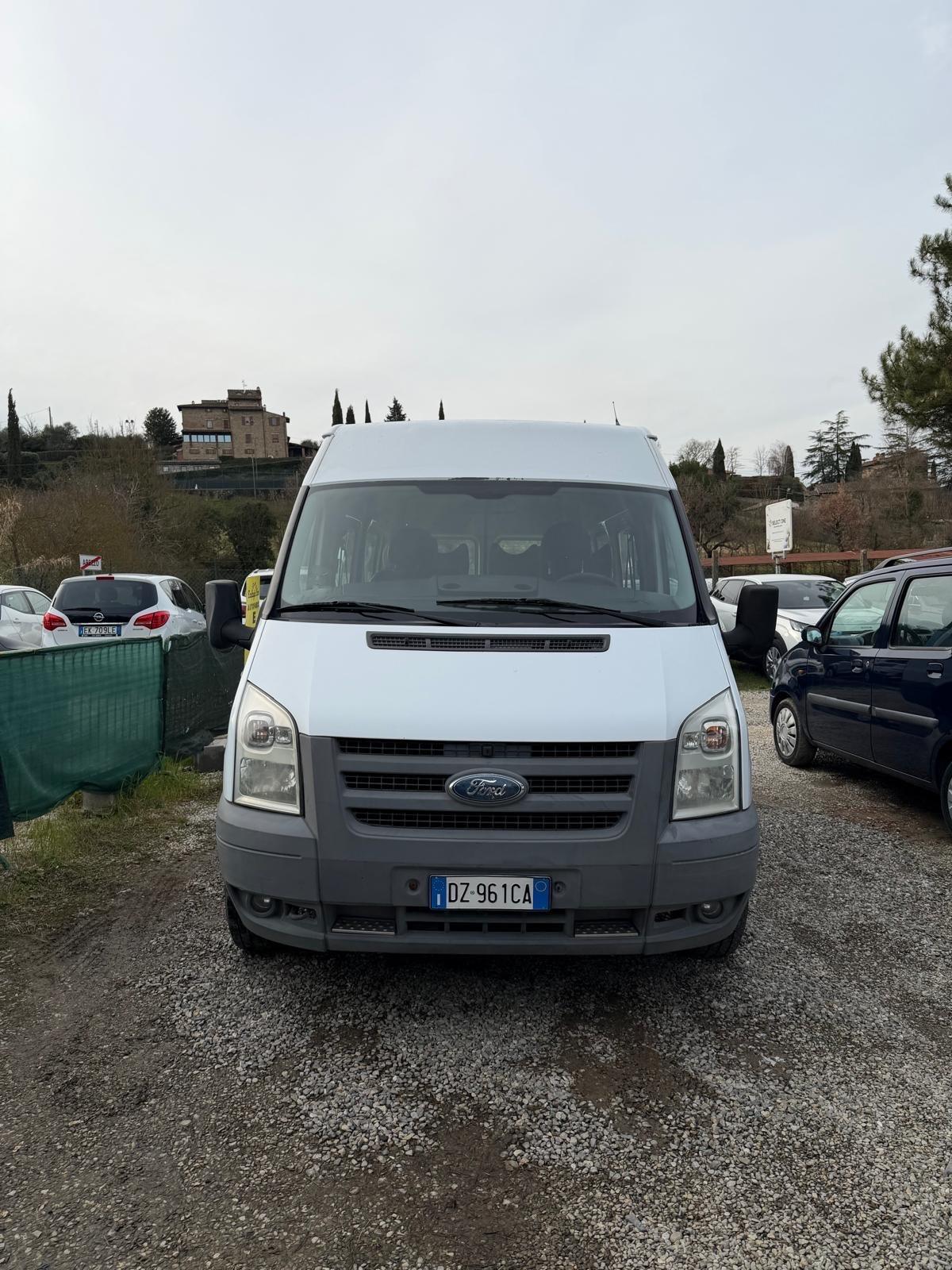 Ford transit 9 posti pedana idraulica x carrozzina