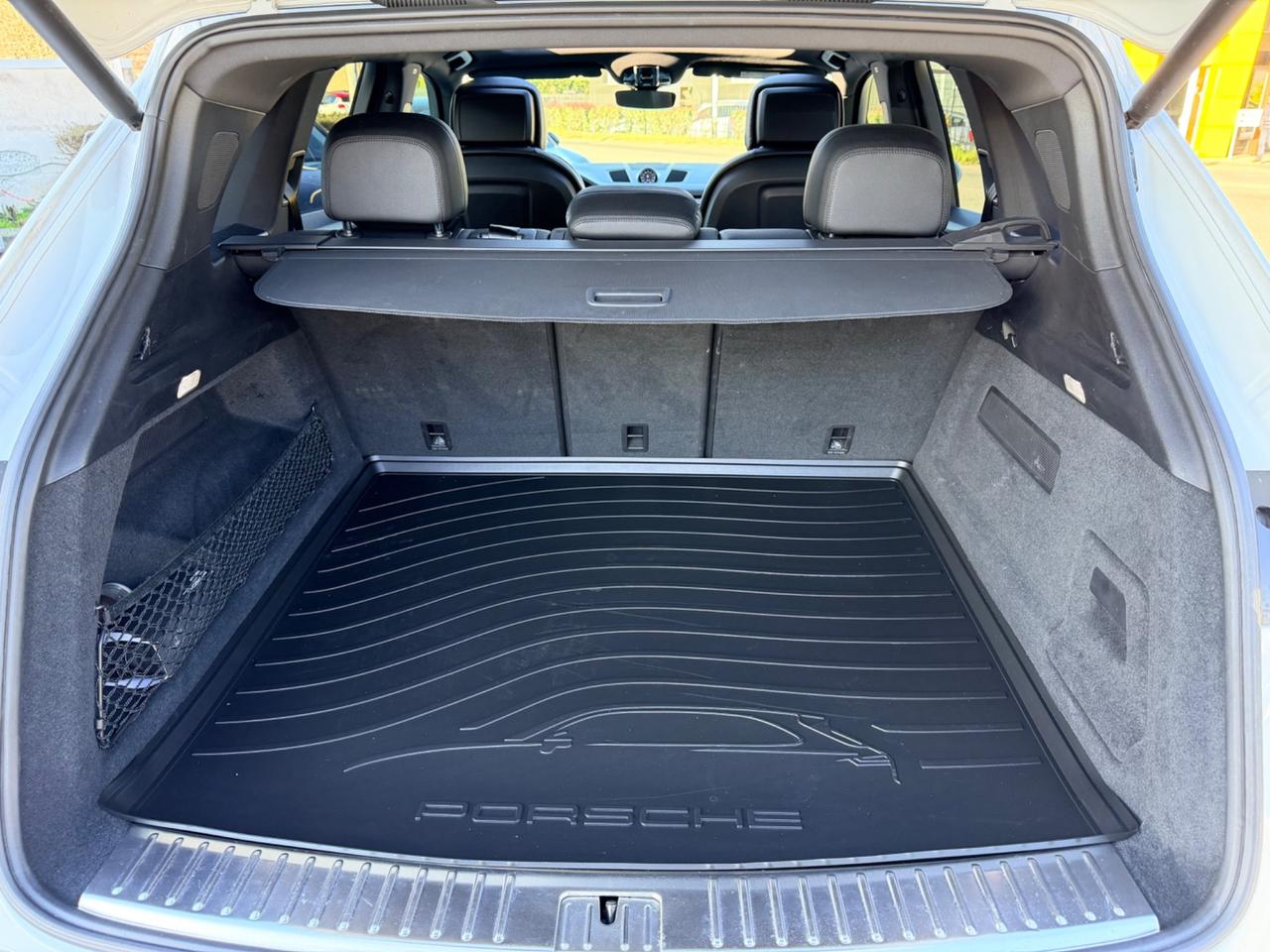 Porsche Cayenne 3.0 V6 white edition tetto apr