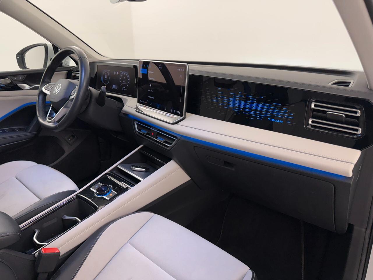 Volkswagen Tiguan 2.0 TDI 150 CV DSG Elegance led gancio elettrico adattivo retrocamera