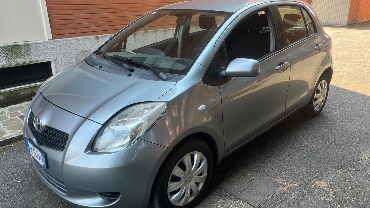Toyota Yaris 1.0 5 porte Sol