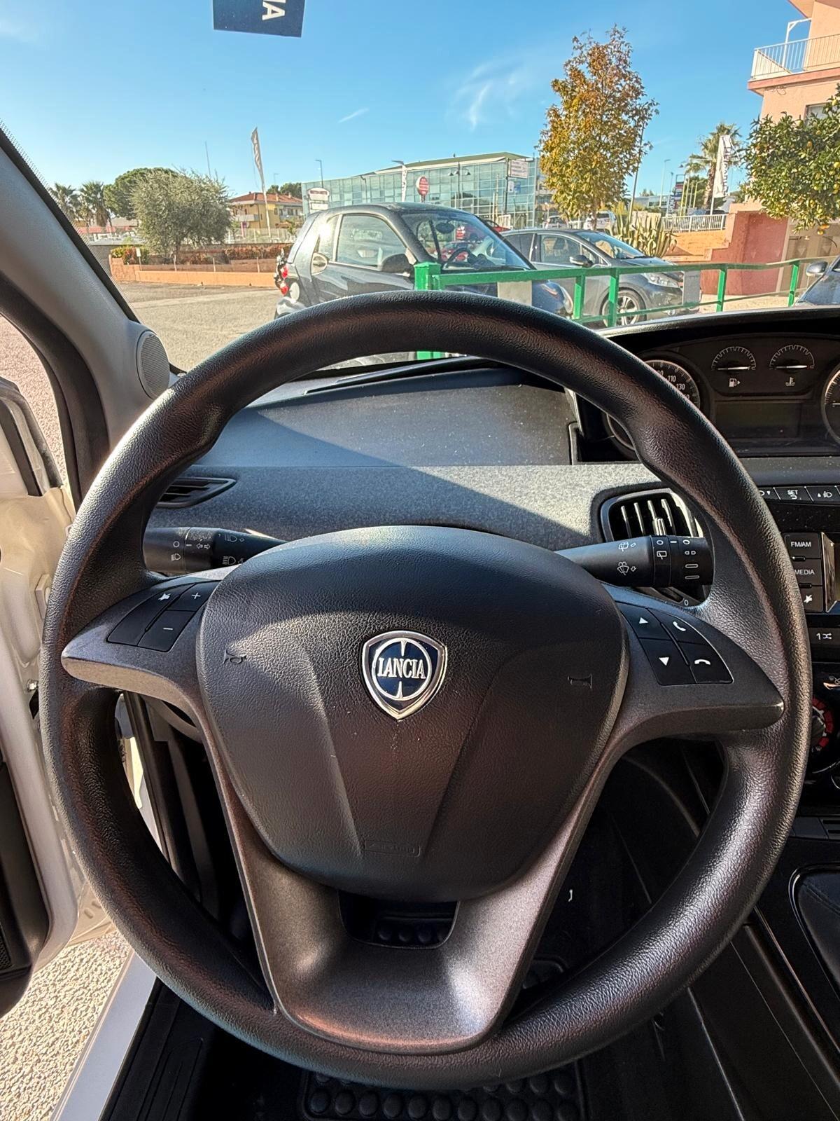 Lancia Ypsilon 1.2 69 CV 5 porte Elefantino Blu