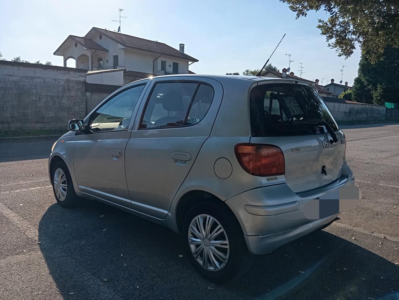 Toyota Yaris 1.0i 16V cat 5 porte Neopatentati