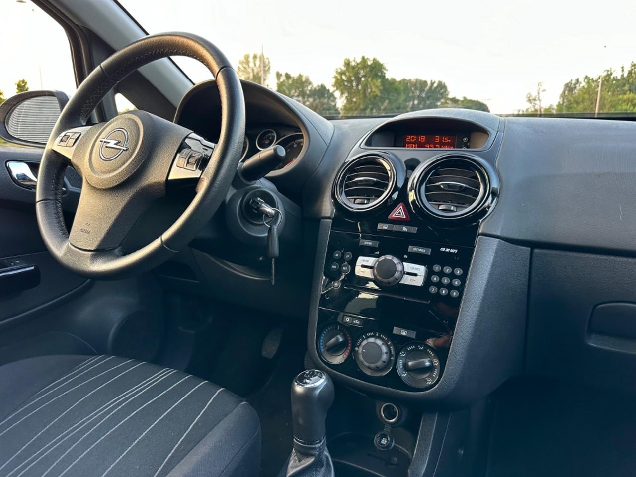 Opel Corsa 1.2 5 porte Cosmo