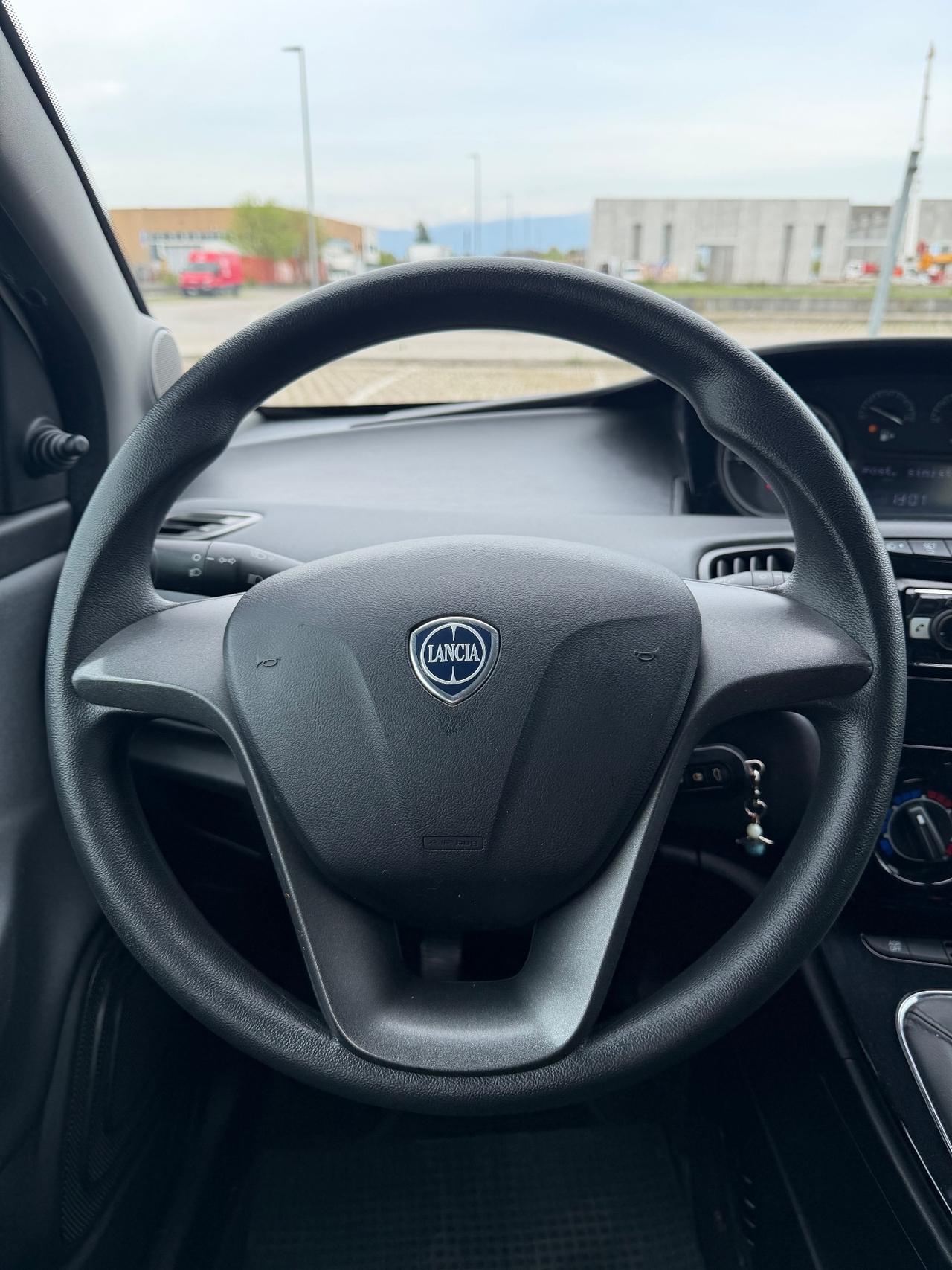 Lancia Ypsilon 1.2 69 CV 5 porte GPL Ecochic Gold