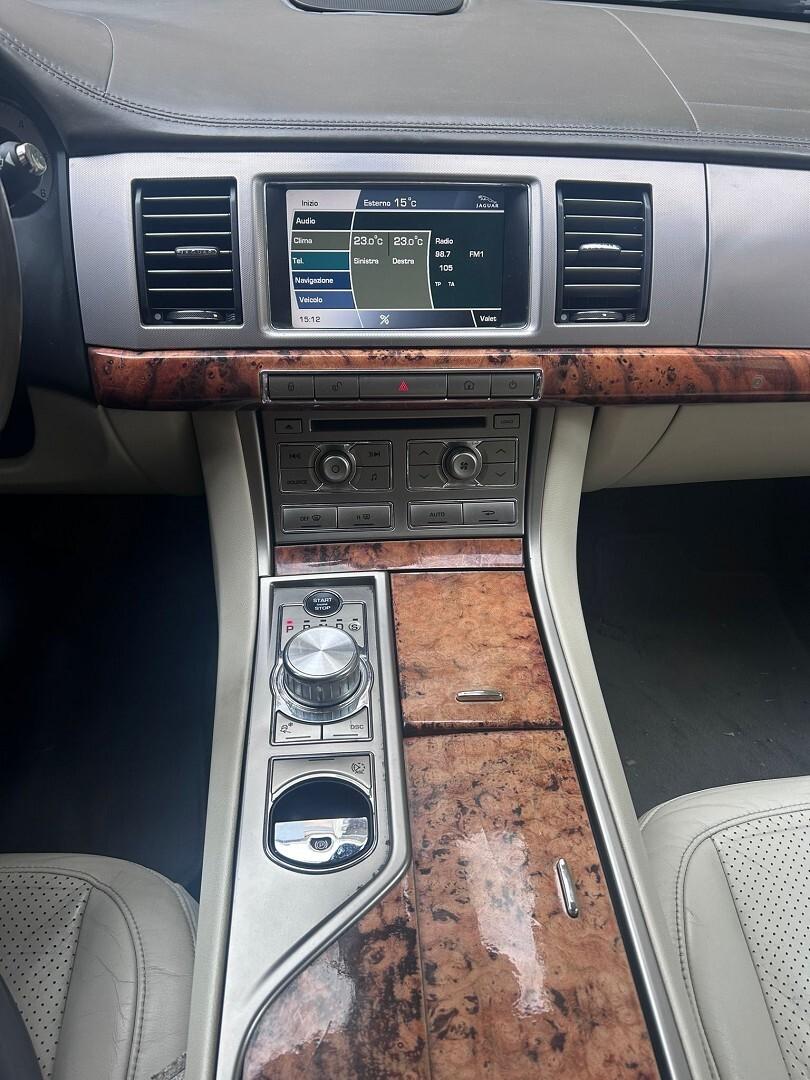 Jaguar XF Luxury impeccabile