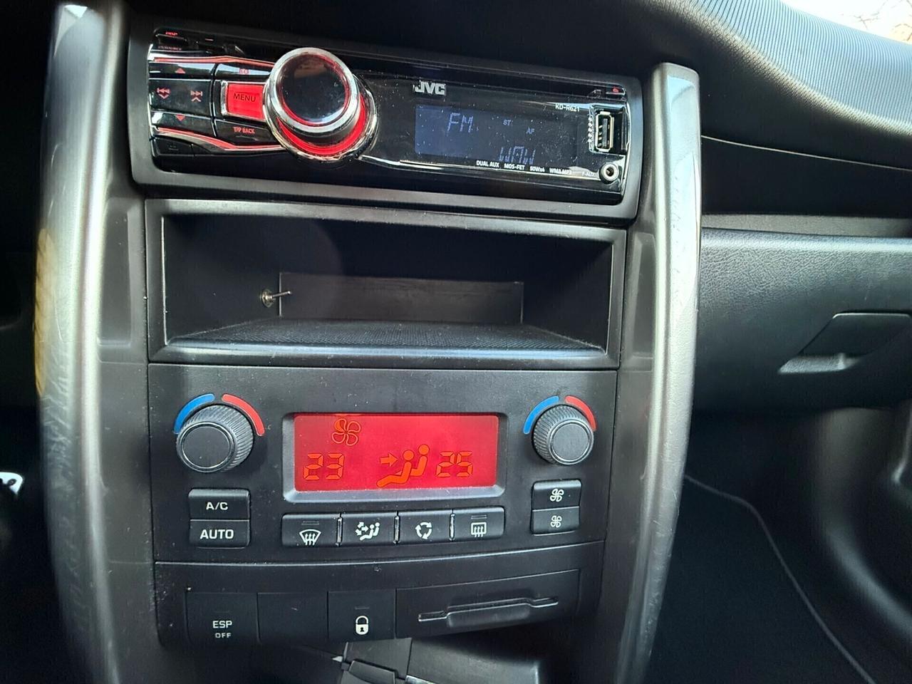 Peugeot 207 1.4 benz 74.900 KM