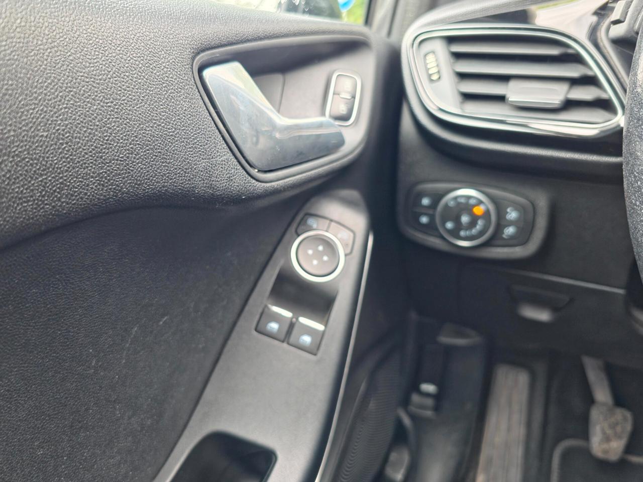 Ford Fiesta 1.5 TDCi 5 porte Vignale CV-86 2018-E6B Manuale NEO