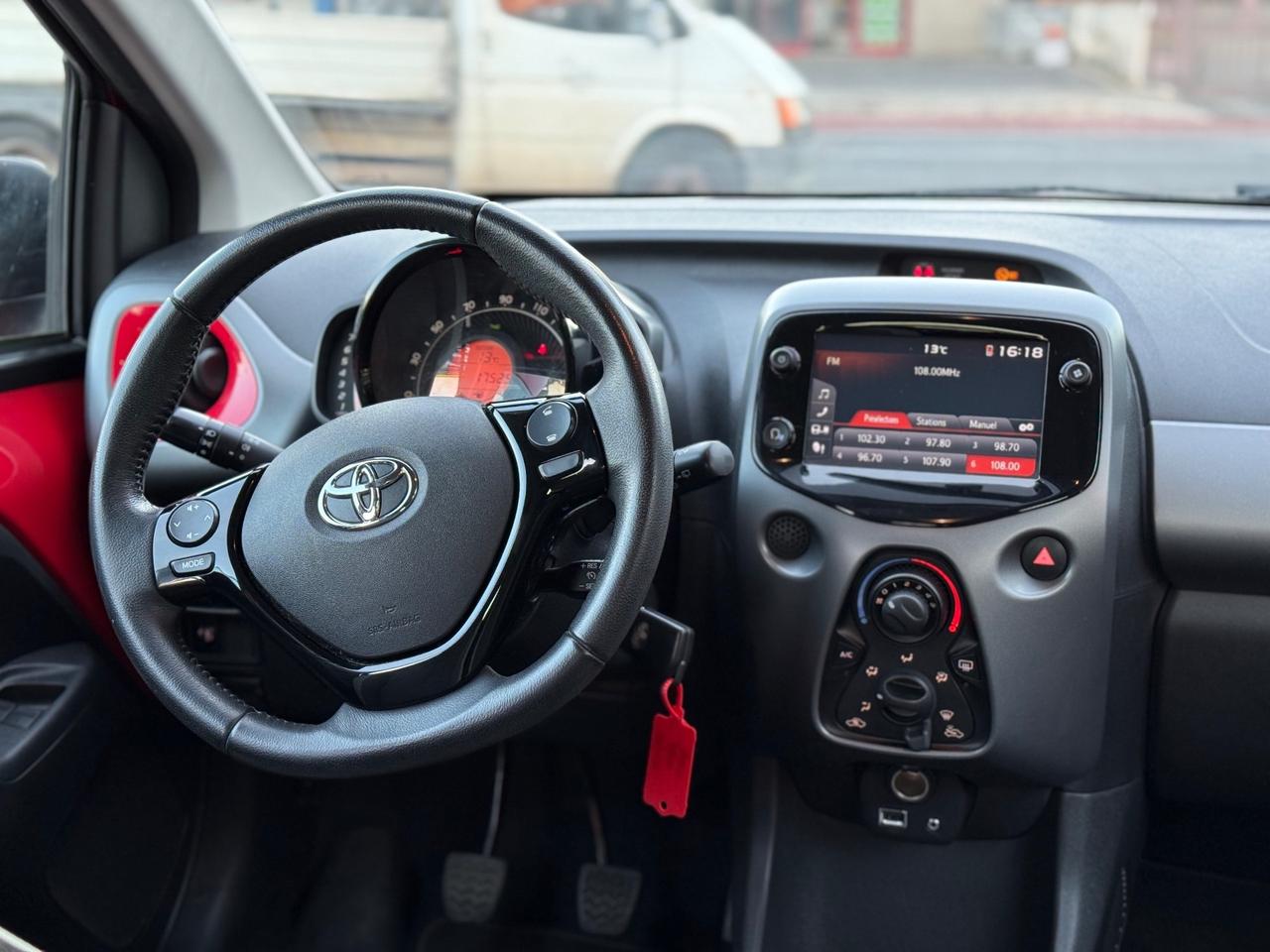 Toyota Aygo Connect 1.0 5 porte x-play + GARANTITA