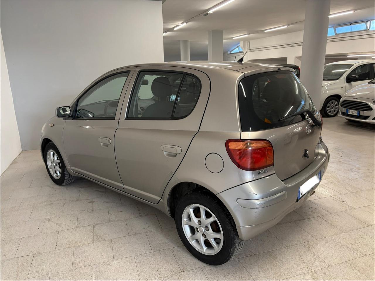 Toyota Yaris 1.3i 16V cat 5 porte Sol