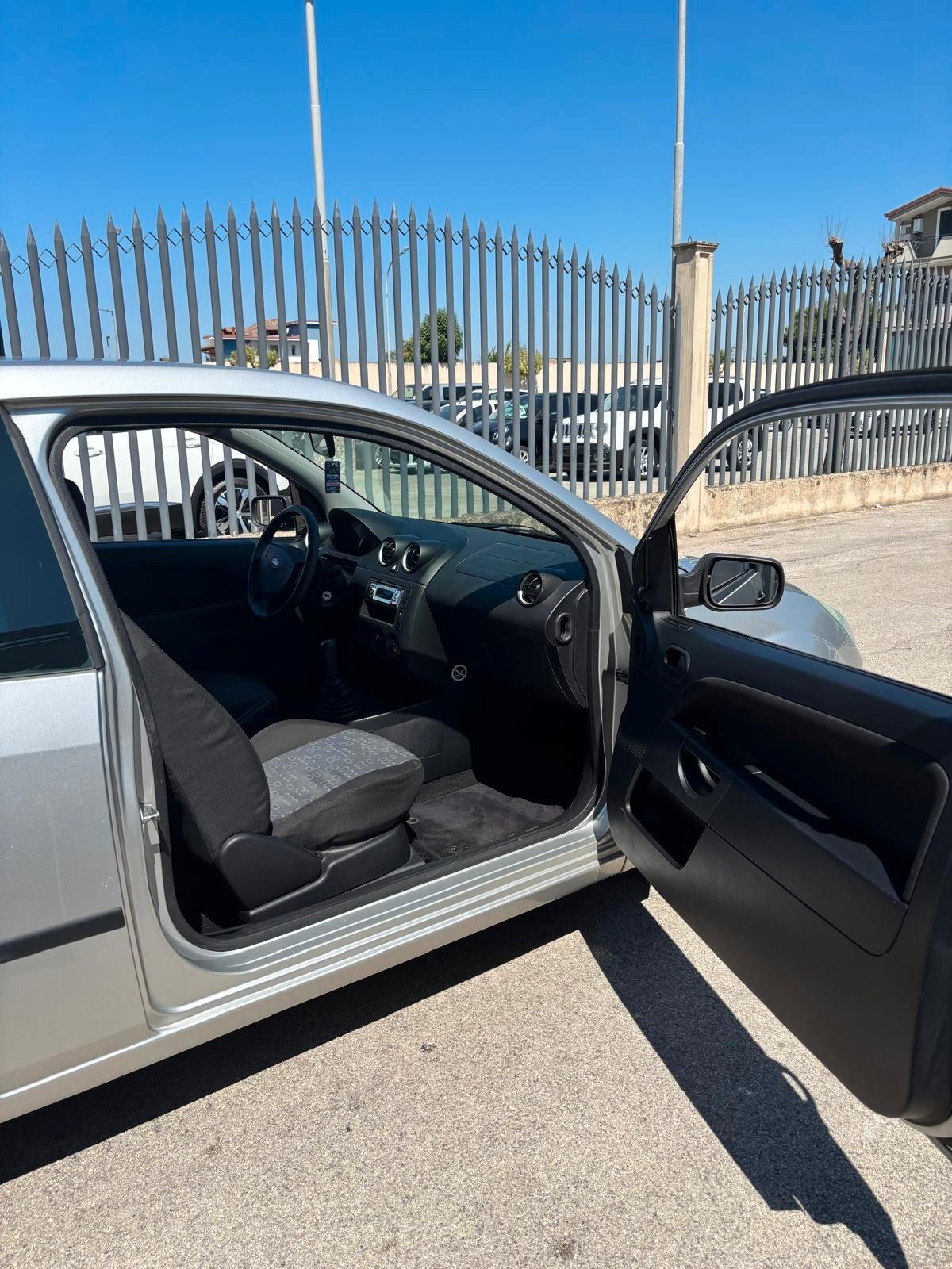 Ford Fiesta 1.4 16V 5p. Ghia ANNO 2004
