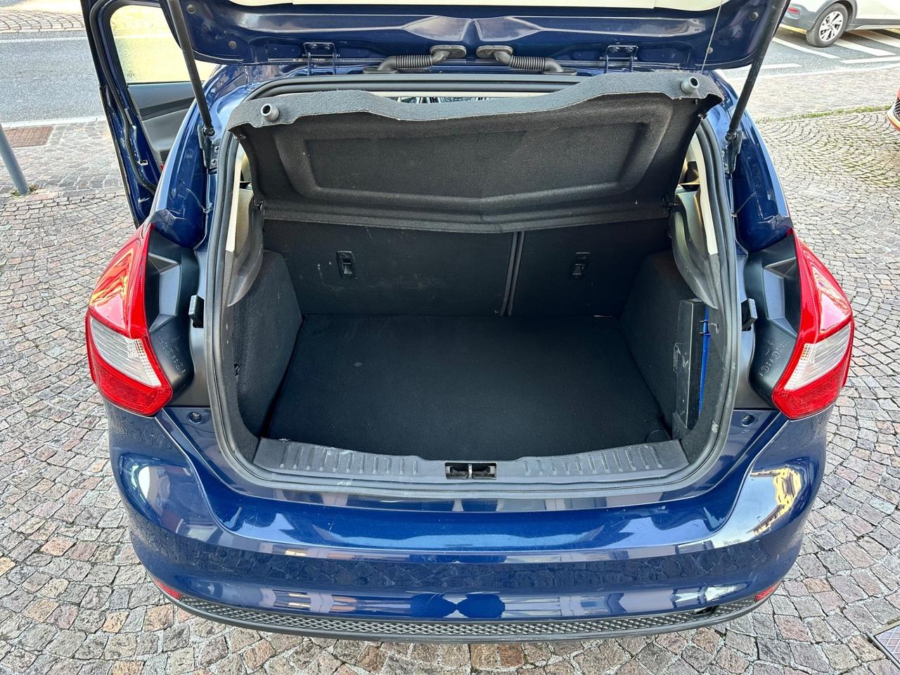 Ford Focus 1.6TDCi 95 CV Titanium -Neopatentati