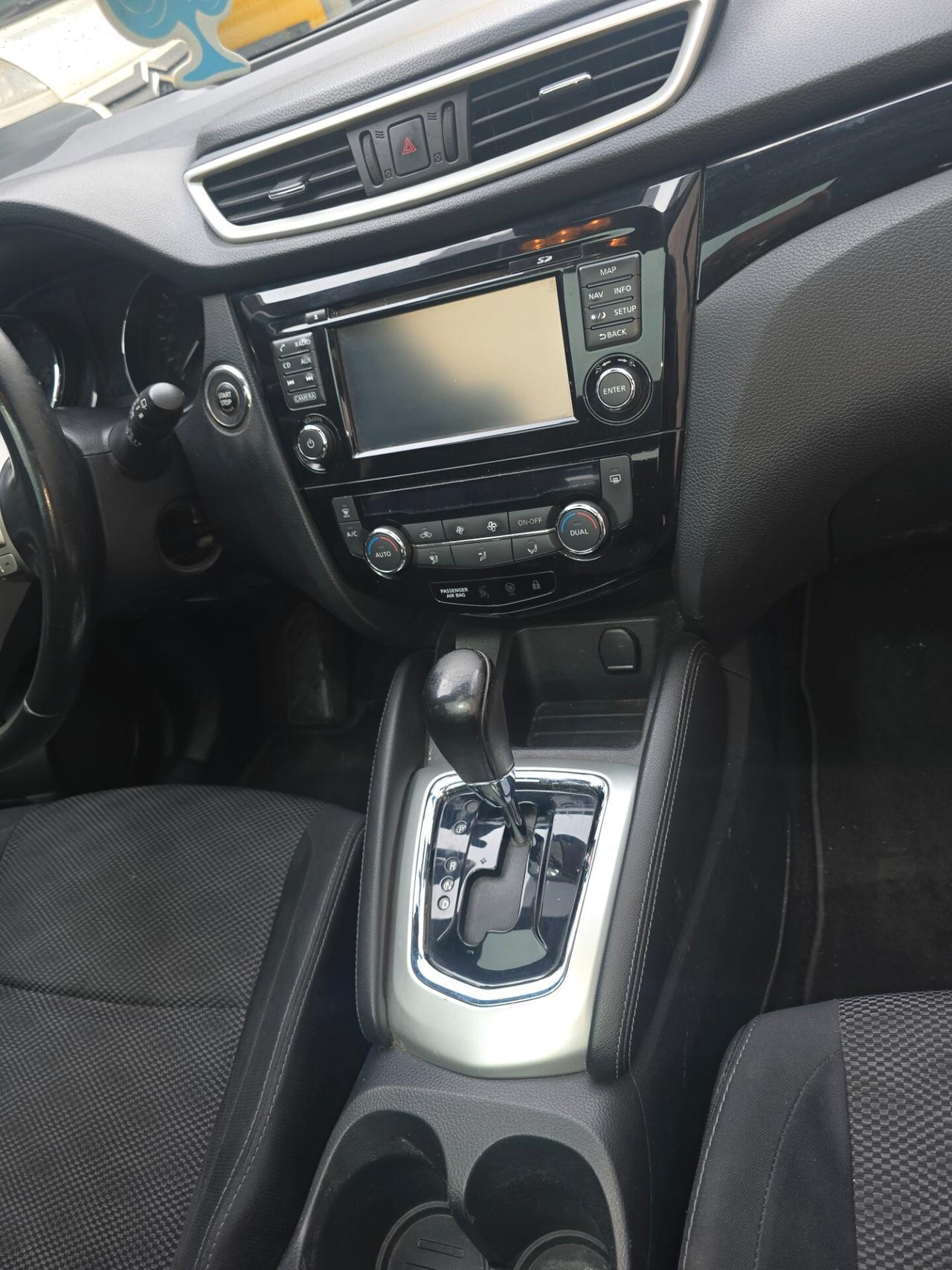 Nissan Qashqai 1.2 DIG- AUTOMATICO/TETTO PANORAMICO GARANZIA E PERMUTA
