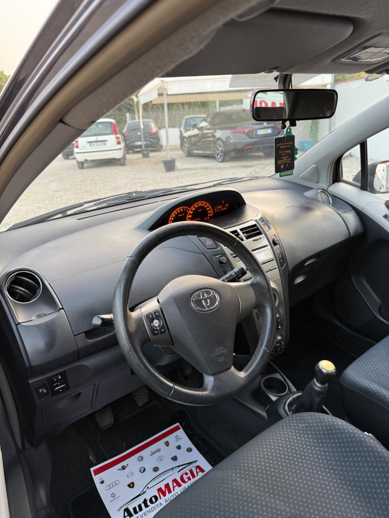 Toyota Yaris 1.0 5 porte Sol