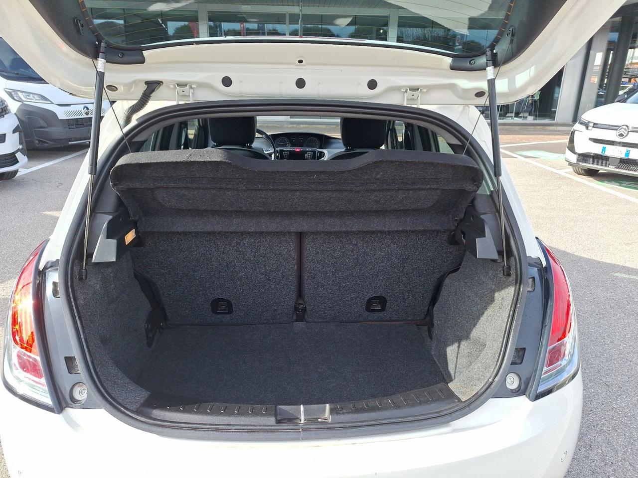 LANCIA Ypsilon 3ª serie - Ypsilon 1.2 69 CV 5 porte Mya